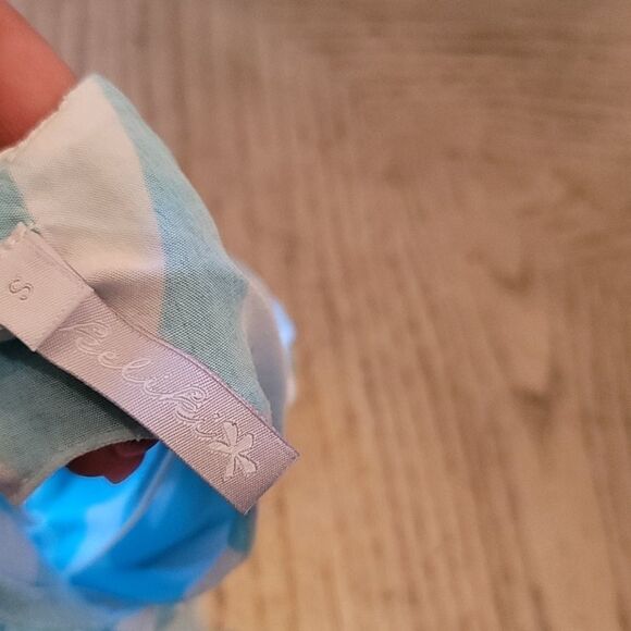 Blue and white crop top open back size small. - Picture 4 of 4